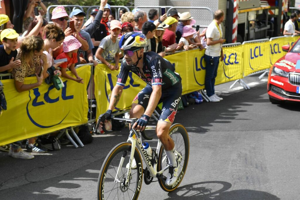 adn24 alla vuelta roglic vince la 19^ tappa torna in maglia roja