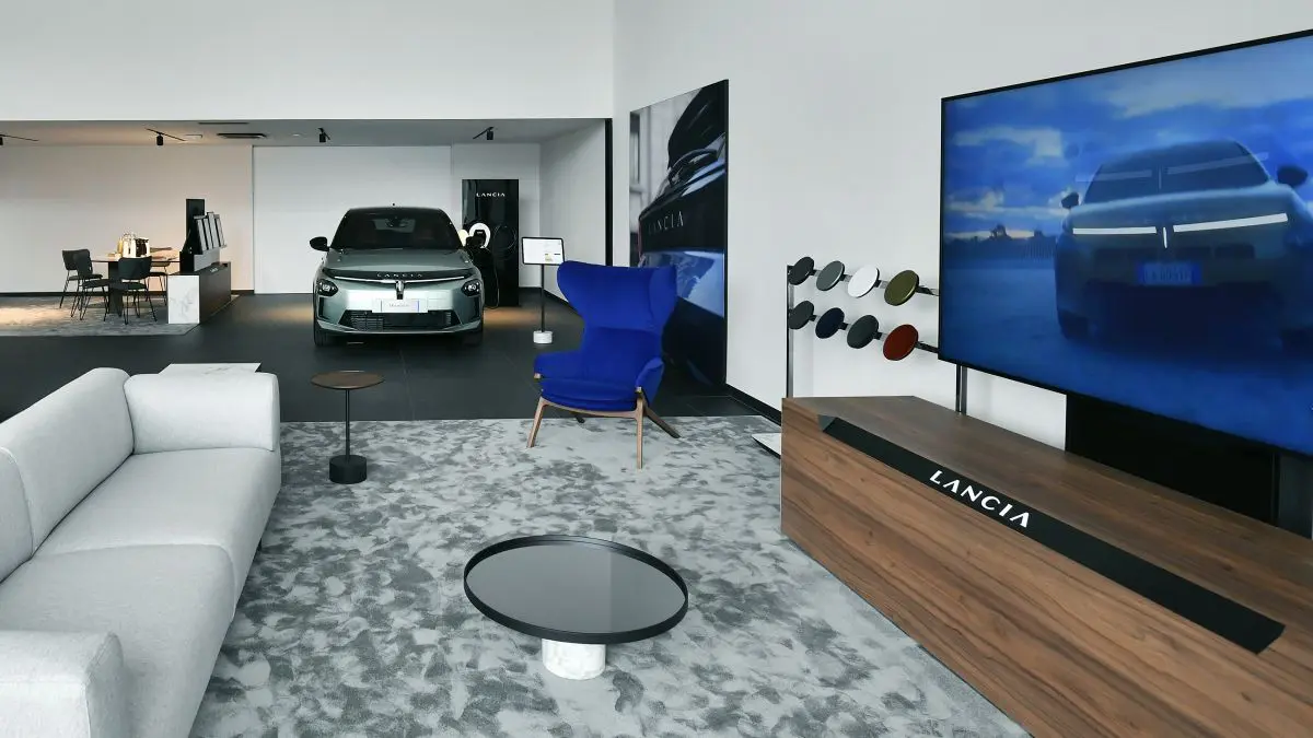 adn24 lancia apre il primo showroom a parigi e barcellona