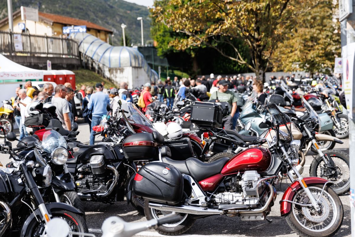 adn24 moto guzzi open house in 30 mila hanno invaso il nido dellaquila