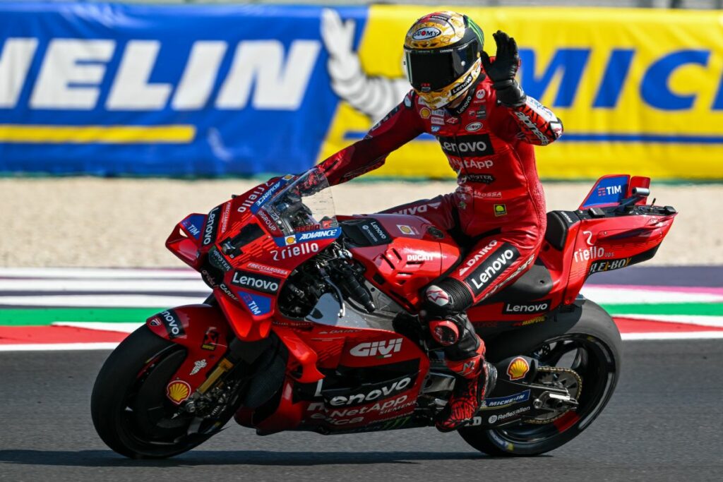 adn24 bagnaia vince la sprint in indonesia martin cade