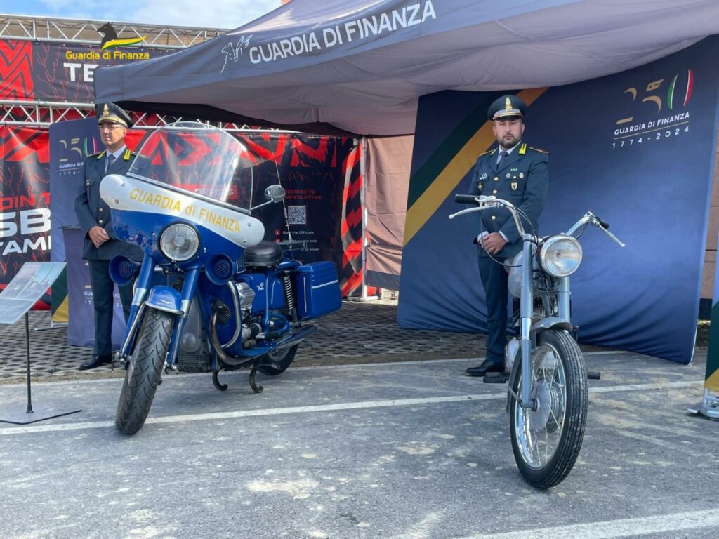 adn24 cremona | la guardia di finanza in mostra al mondiale superbike