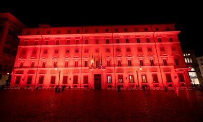 adn24 palazzo chigi si colora di rosso per la giornata mondiale del cuore