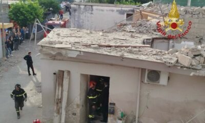 adn24 napoli | crolla palazzina per una fuga di gas due bambini morti ancora disperse due donne