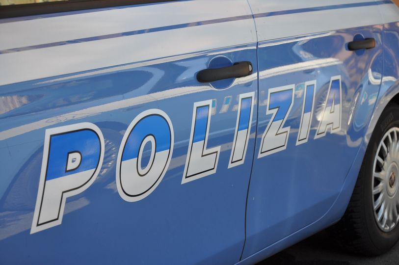 adn24 roma | arrestato un rapinatore seriale di aree di servizio la polizia svela il modus operandi