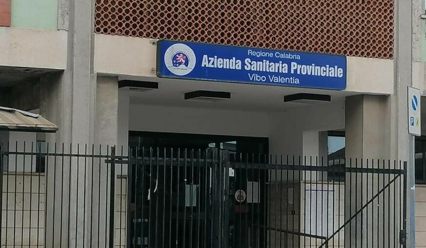 adn24 vibo valentia | recapitata busta con 3 proiettili nellufficio del direttore del distretto sanitario raffaele bava