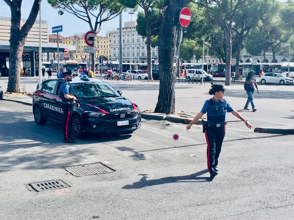 adn24 roma termini | controlli straordinari dei carabinieri un arresto e diverse denunce