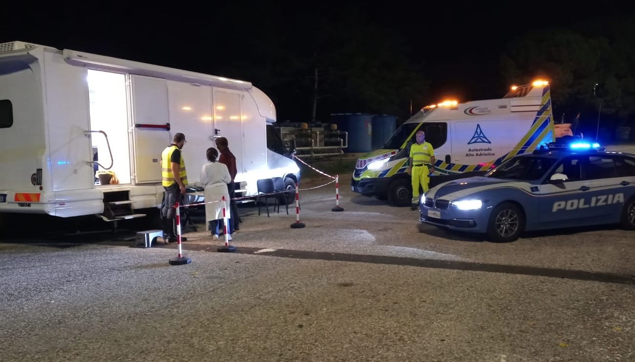 adn24 trieste | polizia in azione contro guida sotto linfluenza di droghe e alcol controlli straordinari