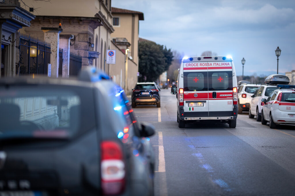 adn24 cosseria sv | scontro tra auto e camion un morto e in ferito grave