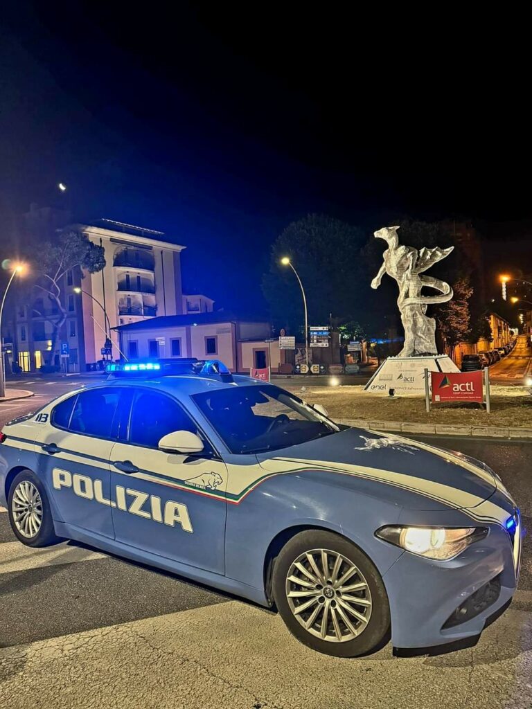 adn24 terni | uomo armato di coltello causa panico in un bar arrestato