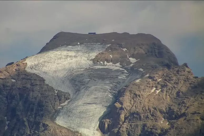 adn24 belluno | recuperati i corpi dei due alpinisti morti sulla marmolada