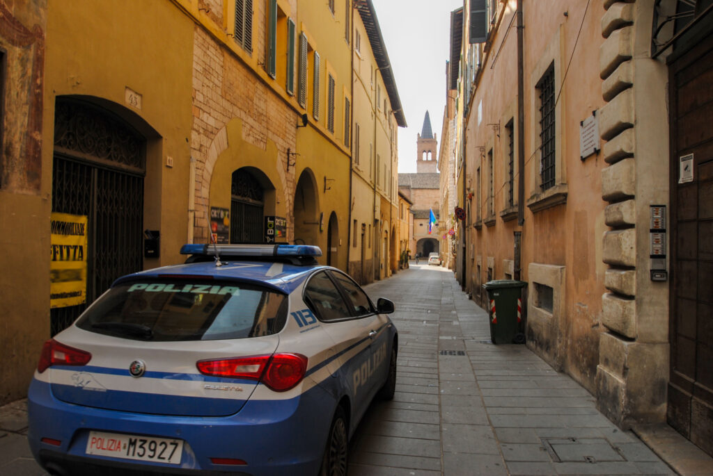 adn24 perugia | dipendente di supermercato denunciato per furto