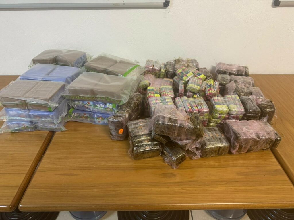 adn24 fano | fermati in autostrada con 38 kg di hashish nel bagagliaio 3 arresti