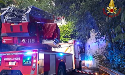 adn24 genova | alberi caduti in via pierino negrotto cambiaso traffico e trasporti sospesi