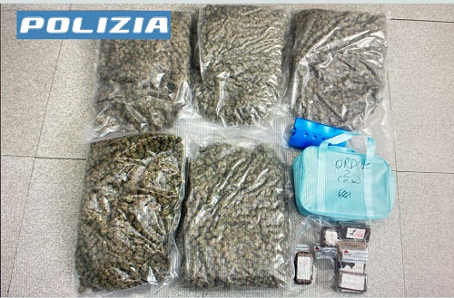 adn24 perugia | arrestati tre sospetti spacciatori a massa martana scoperti oltre 14 chili di droga