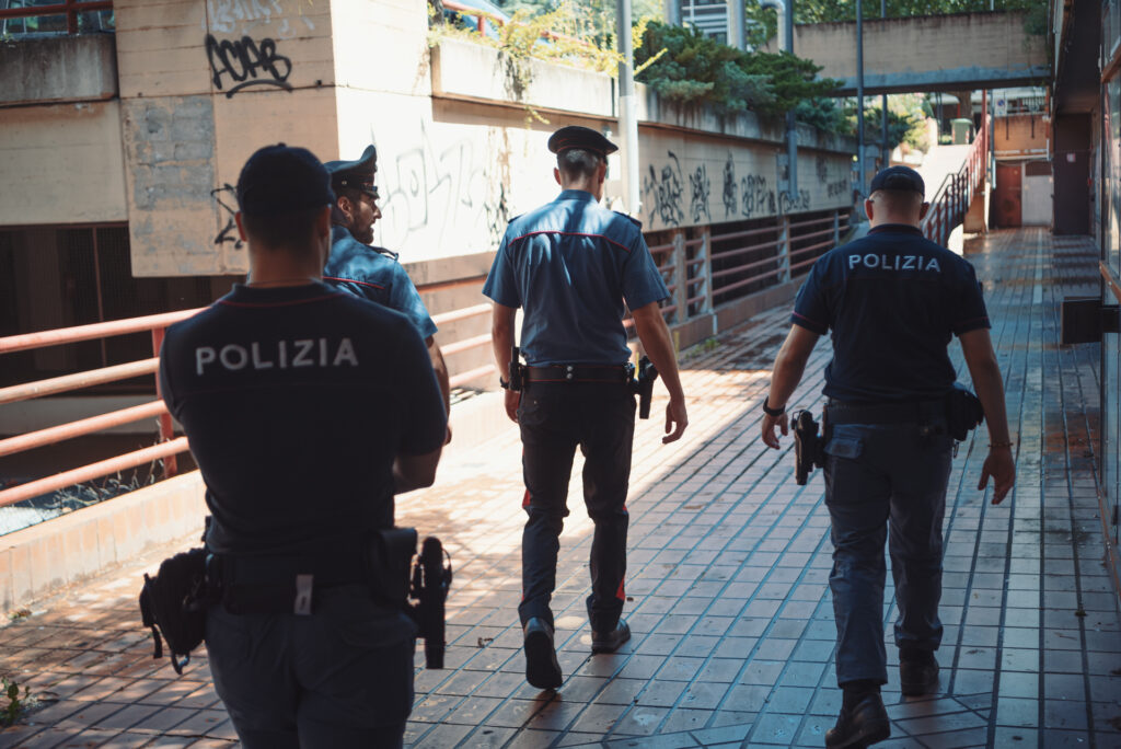 adn24 bolzano | furto in abitazione nel centro città fratelli siriani espulsi