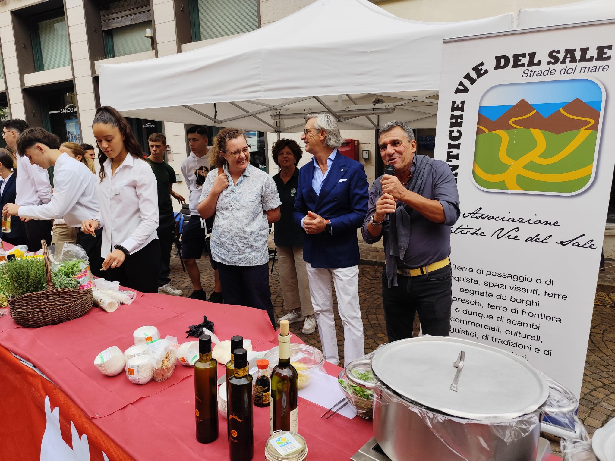 adn24 laigueglia sv | fiera di san matteo la soddisfazione dellamministrazione manfredi un successo di pubblico la festa patronale tra eventi e fuochi dartificio