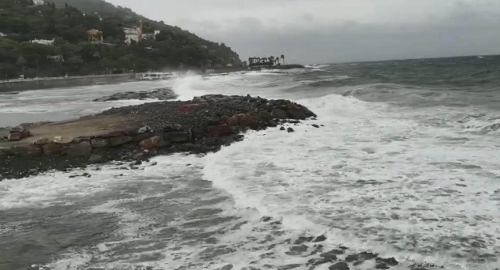 adn24 genova | liguria nella morsa del maltempo larpal ha prorogato lallerta arancione sino a mezzanotte