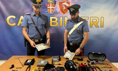 adn24 roma | 4 persone trovate a bordo di veicoli rubati sequestrate centraline elettroniche e arnesi da scasso