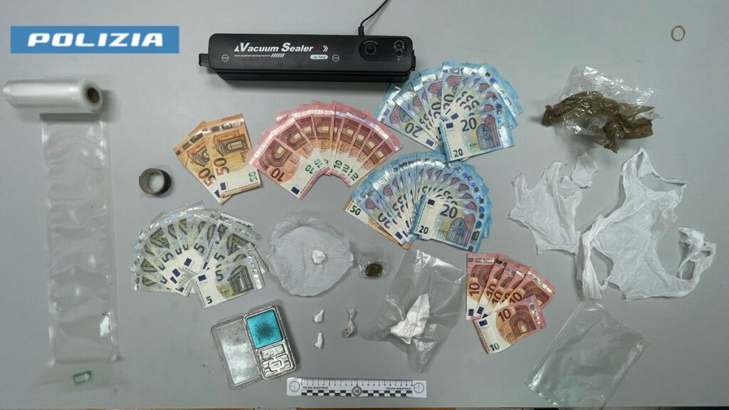 adn24 taranto | arrestato 46enne per spaccio di droga trovata cocaina e denaro in casa