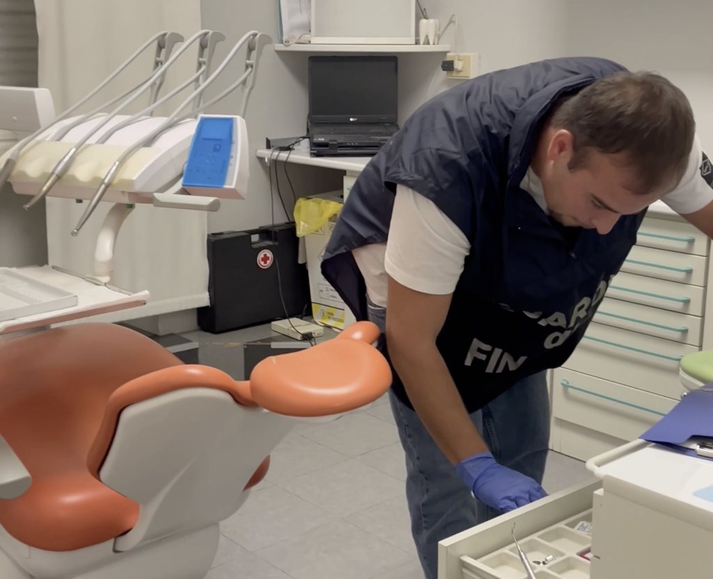 adn24 torino | operazione sorriso amaro sequestrati quattro studi gestiti da falsi dentisti video