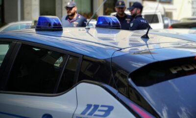 adn24 como | disturba la santa messa e in questura aggredisce gli agenti arrestato