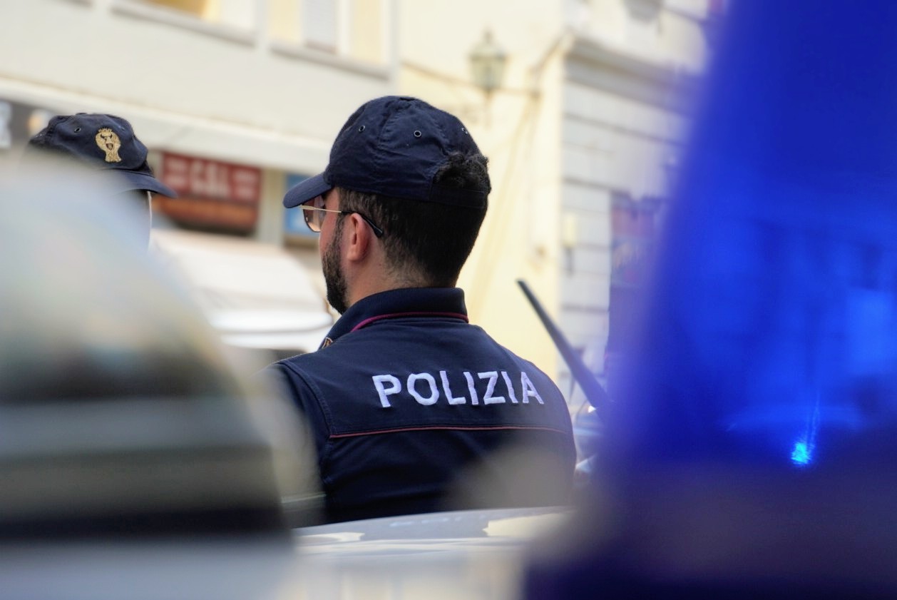 adn24 firenze | arrestato 36enne per serie di rapine e furti con strappo colpiva soprattutto anziani