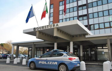 adn24 rimini | 2 giovani arrestati alla stazione per detenzione di stupefacenti sequestrati hashish cocaina e ketamina