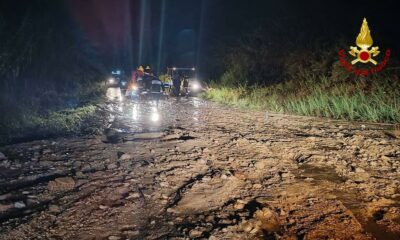 adn24 san benedetto del tronto ap | vigili del fuoco in azione per soccorrere automobilisti e gestire allagamenti video