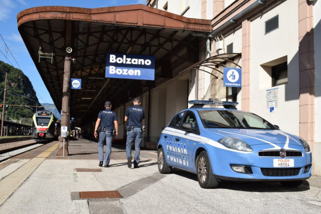 adn24 bolzano | falsificazione di identità alla stazione