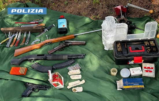 adn24 napoli | armi e munizioni clandestine due arresti per ricettazione e detenzione illegale a scampia