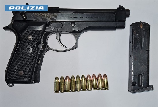 adn24 napoli | arrestato 21enne con pistola clandestina