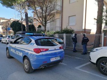 adn24 rimini | tenta di rubare nella cucina di un hotel e aggredisce un dipendente arrestato dalla polizia