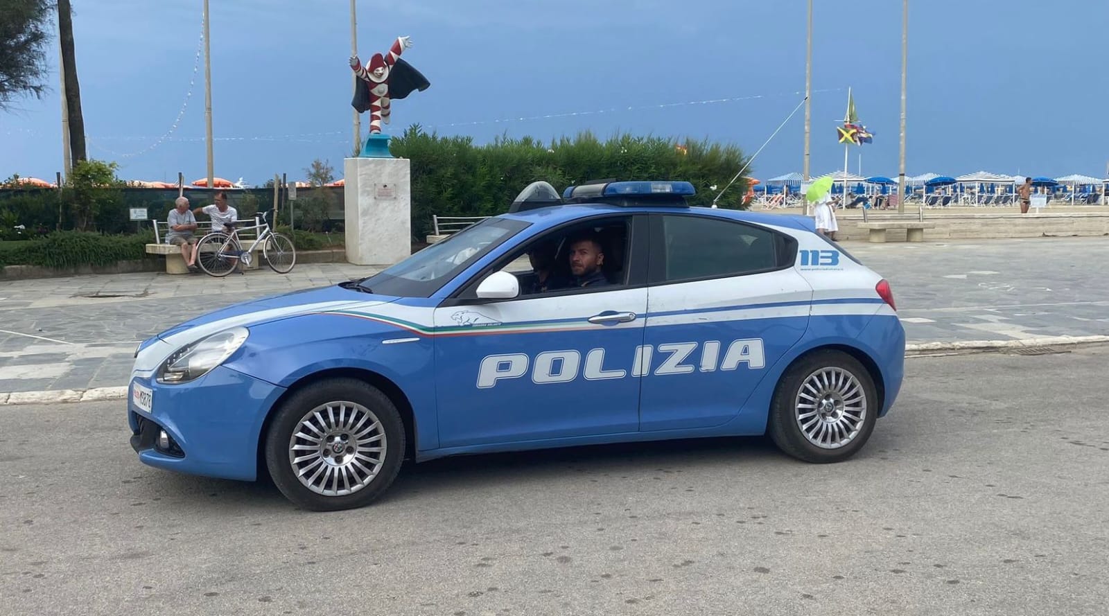 adn24 viareggio lu | arrestato polacco per danneggiamento e resistenza