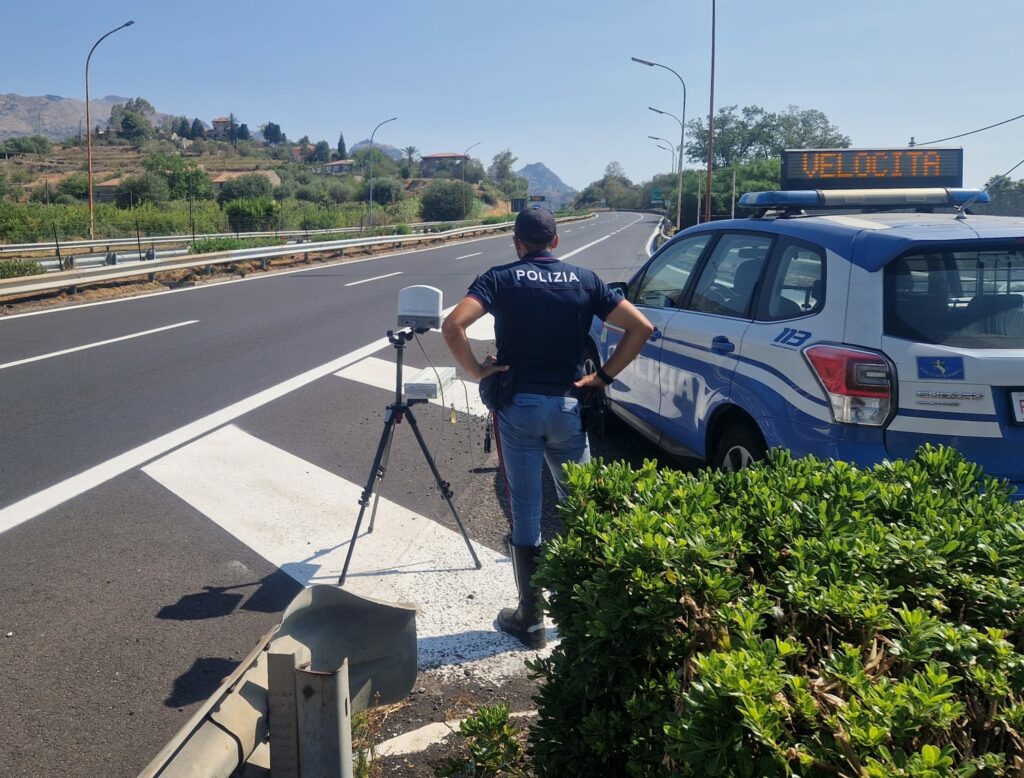 adn24 sicilia | velocità in autostrada sicurezza stradale in primo piano