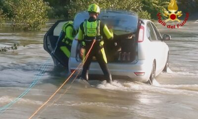 adn24 malina a premariacco ud | soccorso a unautovettura bloccata nel torrente