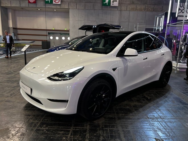 adn24 tesla model y a 7 posti arriva in italia maggiore spazio e versatilità