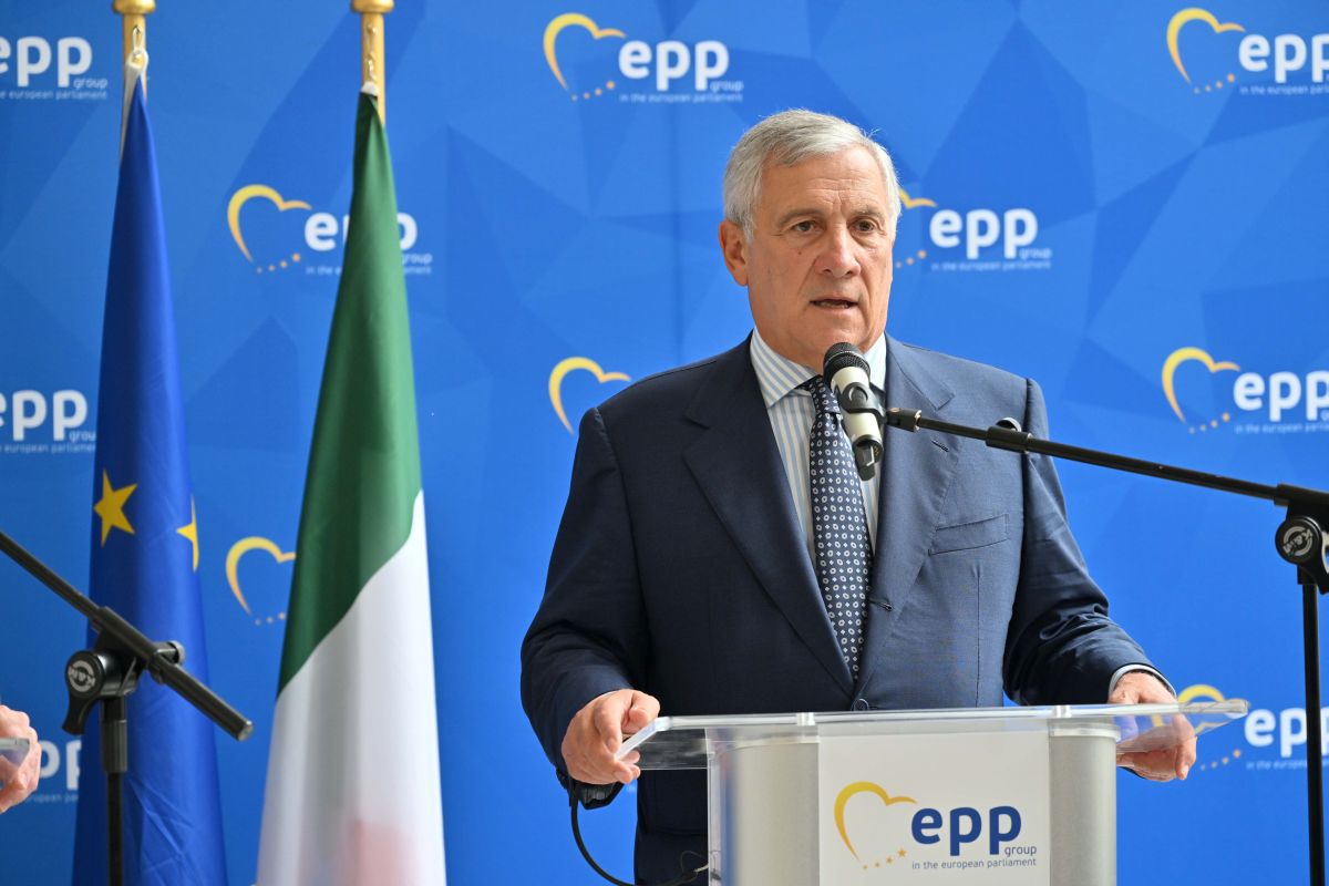 adn24 tajani combattimenti in corso gli italiani lascino il libano