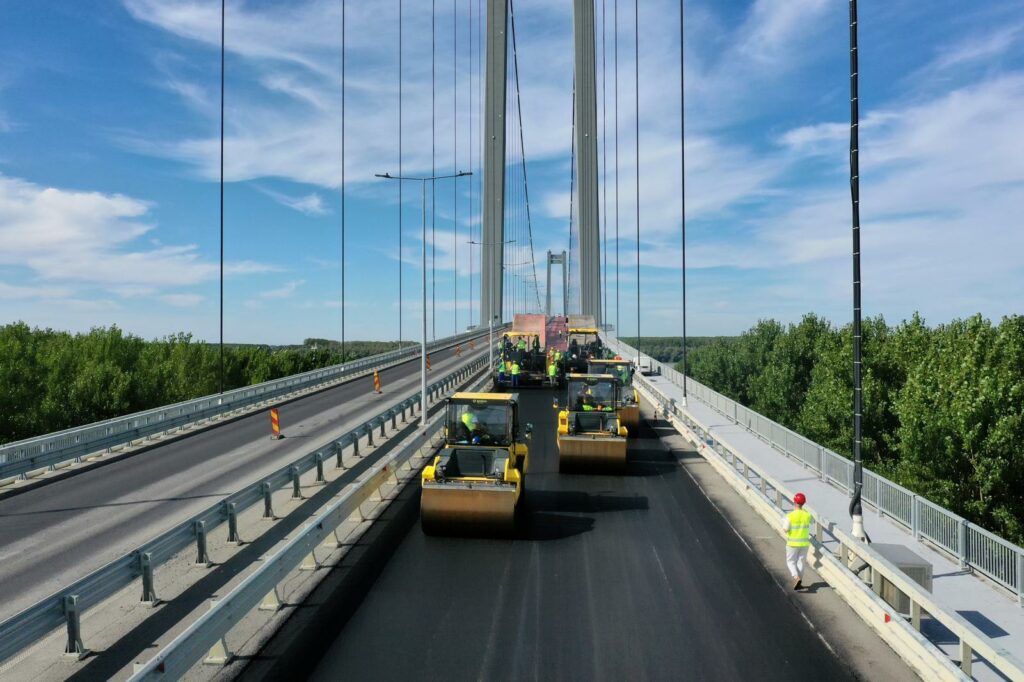 adn24 webuild sul ponte di braila riasfaltatura con miscela ultraresistente