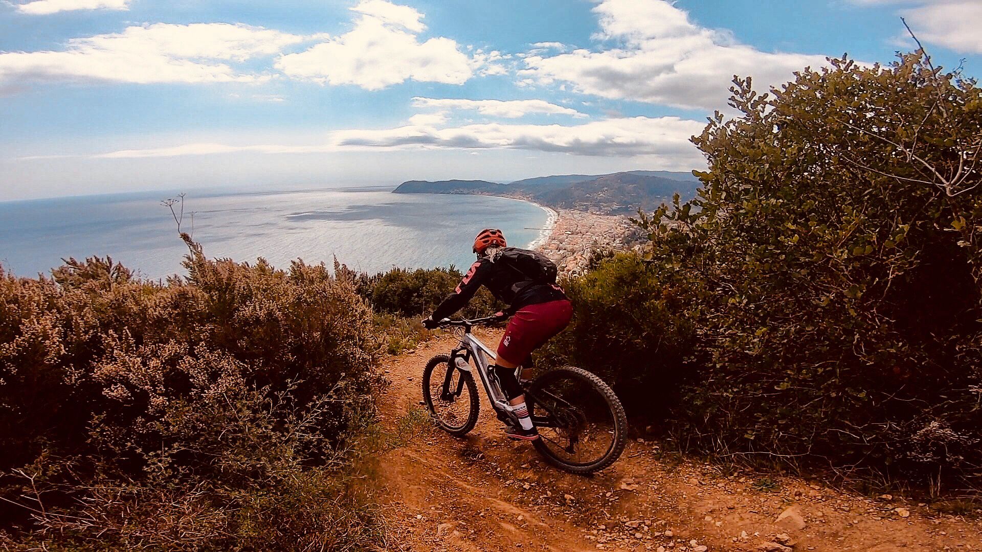 adn24 alassio sv | in collina percorsi per trekking ed escursioni praticabili in bici e a piedi tutti tracciati con cartellonistica e frecce