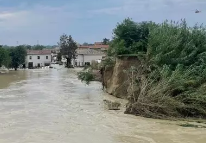 adn24 allerta meteo in emilia romagna codice rosso per rischio idraulico