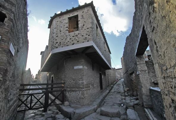 adn24 sai che cosera il lupanare di pompei nellantica roma