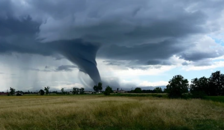 adn24 sai che ci sono cacciatori di tempeste