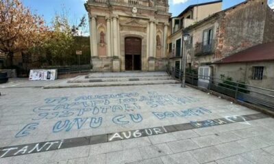 adn24 polistena rc | scritta offensiva in piazza lamministrazione condanna latto vandalico