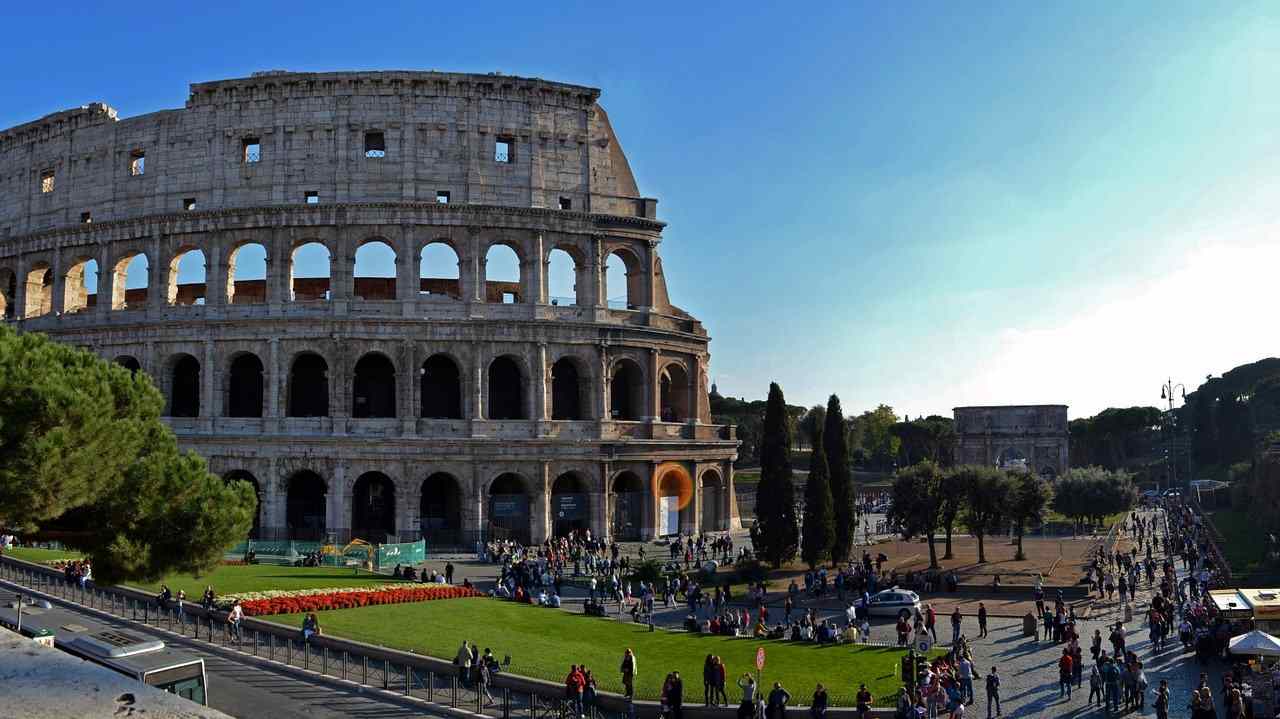 adn24 il colosseo dalla gloria dei gladiatori a quartiere medievale