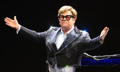 adn24 musica | elton john fa il conto delle parti del corpo che gli sono state rimosse o sostituite da protesi di certo non ha perso il senso dellumorismo