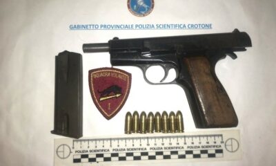 adn24 crotone | giovane arrestato per detenzione di arma e droga