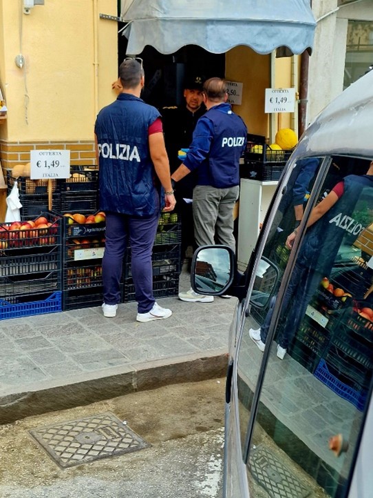 adn24 fabriano an | sospesa lattività di una macelleria per violazioni sanitarie