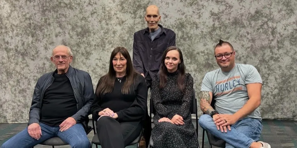 adn24 la famiglia addams reunion del cast dopo 33 anni