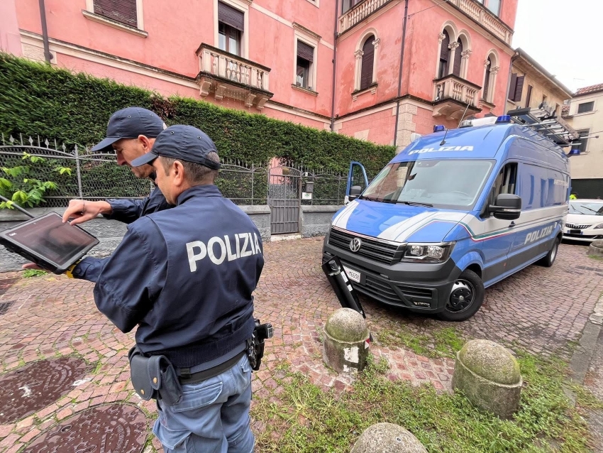 adn24 padova | zaino sospetto in centro scattano le misure di sicurezza