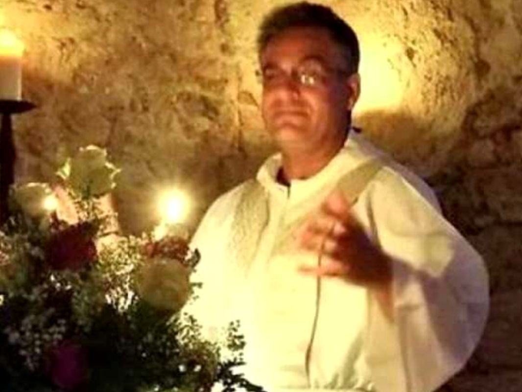 adn24 savona | padre andrea melis in un centro di recupero per pedofili